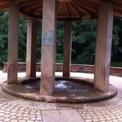 Die
                Espanquelle in F�rth, der Brunnen