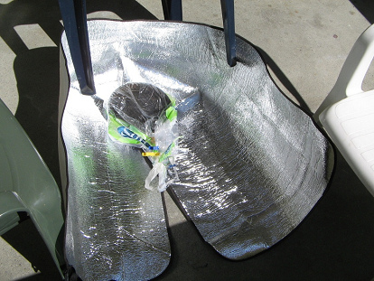 Cooking with sun with an aluminum
                              foil, a black cooking pot, a transparent
                              plastic bag, in Winterthur, May 8, 2008