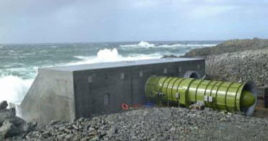 Wellenkammer-Kraftwerk Limpet auf der
                              Insel Islay in Sd-Schottland,
                              Hinteransicht mit Turbine