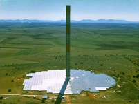 Aufwindkraftwerk in Form
                                          eines Sonnenturms in
                                          Manzanares 1982 bis 1989,
                                          Luftaufnahme, ab 1989 durch
                                          einen Orkan unbrauchbar
                                          geworden