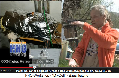Peter Salocher zeigt die Grsse eines
                          Wrmetauschers, ca. 50x50cm