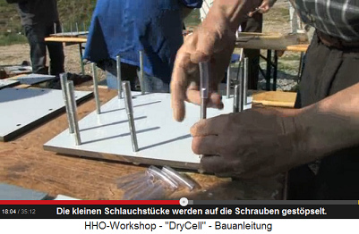 Die kleinen Schlauchst�cke werden auf die
                          Schrauben gest�pselt