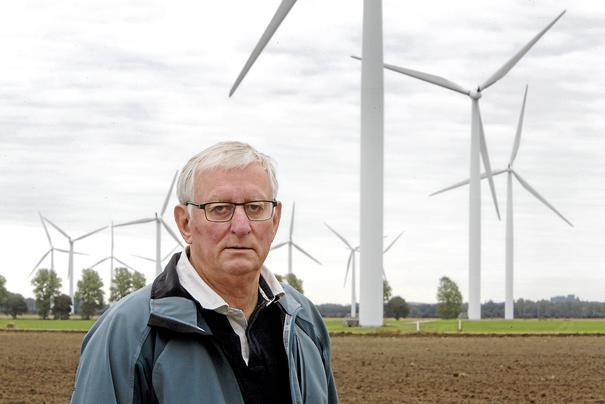 Boye Jensen mit kriminellen
                      Windr�dern auf Feldern