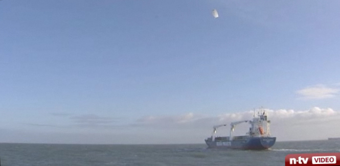 Frachter mit Zugdrache (01) Frachter mit Zugdrache (01)