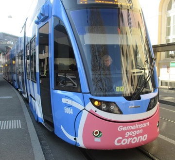 Impfwerbung: Die BVB in Basel feiert ein
"Coronatram" 2022 Impfwerbung: Die
BVB in Basel feiert ein "Coronatram" 2022