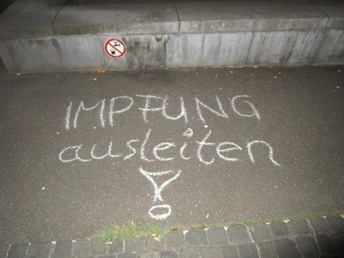 Widerstand Basel mit Kreide-Graffito:
Impfung ausleiten! - Oktober 2023 Widerstand
Basel mit Kreide-Graffito: Impfung ausleiten! -
Oktober 2023