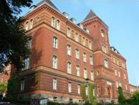 Das Amtsgericht Flensburg
                          best�tigt 1993 das Fehlen jeglichen
                          Beweisverfahrens f�r Quecksilber-Krankheiten,
                          die durch Amalgam verursacht sind, oder f�r
                          die Unbedenklichkeit von Amalgam-Quecksilber