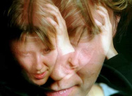 Nervosit�t kann durch chronische
                                Quecksilberdampf-Exposition verursacht
                                sein. Die Medizin gibt dann einfach ein
                                paar Beruhigungsmittel f�r die Nerven,
                                sch�digt damit Nieren und Leber, und
                                unterdr�ckt andere Funktionen, um den
                                Menschen ruhigzustellen...