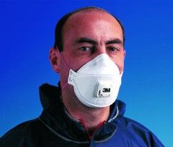 Wenn MAK- oder
                            BAT-Werte berschritten werden, sind
                            Atemschutzmasken Vorschrift, hier eine
                            Maske, die bis zum 30-fachen MAK-Wert
                            angewendet werden kann. Aber man kann ja die
                            Grenzwerte willkrlich festlegen, so dass
                            man auch mit Amalgamfllungen keine Gasmaske
                            braucht...