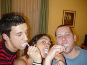 Z�hneputzen provoziert Abrieb bei
                                Amalgamf�llungen und provoziert einen
                                hohen Quecksilberschub.