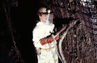 Bergbau,
                              Bergmann bei Montagearbeiten