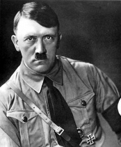 Adolf Hitler,
                                            Portrait von 1936. Aber hat
                                            jemand einmal in seinen Mund
                                            geschaut, wie viele
                                            Amalgamf�llungen da waren?
                                            Der Nervenschaden und die
                                            eingeschr�nkte
                                            Denkf�higkeit, was den
                                            gesunden Menschenverstand
                                            betrifft, waren doch
                                            wahrscheinlich unumg�nglich.
                                            Und leider hatten diesen
                                            Nervenschaden nicht nur
                                            einige paar 1000, sondern
                                            ganze Bev�lkerungen...