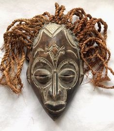 Maske mit Haar aus Kokosfaser