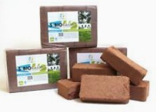 Pressed coconut fiber bricks for
                  horticulture seedlings
