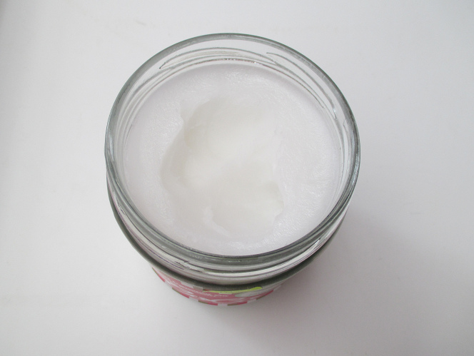 Coconut oil from the Amazon, view
              of the coconut oil in open glass