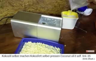 Das Kokos�l
                    wird gesiebt