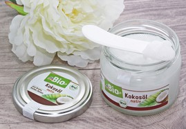 Kokosöl im offenen
Glas mit Spachtel Kokosöl im offenen
Glas mit Spachtel