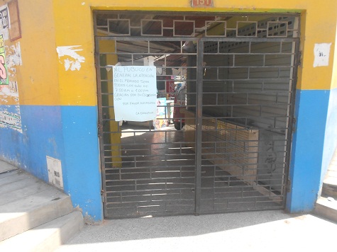 Terror von Vizcarra+Martos: Der Markt
                              im Quartier Huaquillay in Comas in Lima
                              ist ab 13 Uhr geschlossen