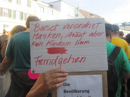 Demo
                    Winterthur 18.9.2021: Transparent 14 stellt fest:
                    Berset fordert Masken, hat aber selbst kein Kondom
                    dabei, schon komisch