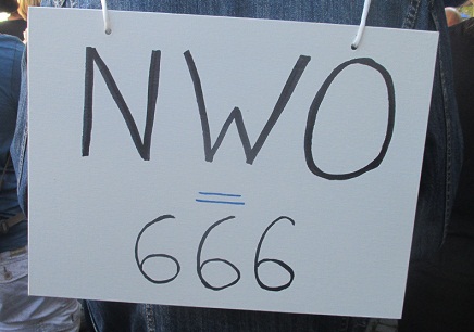 Demo Winterthur 18.9.2021:
                    Transparent 20 warnt klar: Die Neue Weltordnung
                    (NWO) hat den Code 666 (des Teufels)
