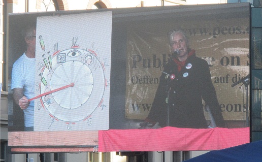 Demo Winterthur 18.9.2021: Reden 04: Eine
                        Frau aus der Romandie schildert, wie sie
                        Grruppen in der Romandie aufgebaut hat 01