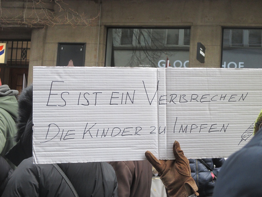 Demo in Zürich 8.1.2022 09: Kinder brauchen
sicher KEINE Corona-Impfung, weil kaum je ein Kind an
Corona gestorben ist: Also gilt: "Es ist ein
Verbrechen, die Kinder zu impfen" Demo in
Zürich 8.1.2022 09: Kinder brauchen sicher KEINE
Corona-Impfung, weil kaum je ein Kind an Corona
gestorben ist: Also gilt: "Es ist ein Verbrechen,
die Kinder zu impfen"