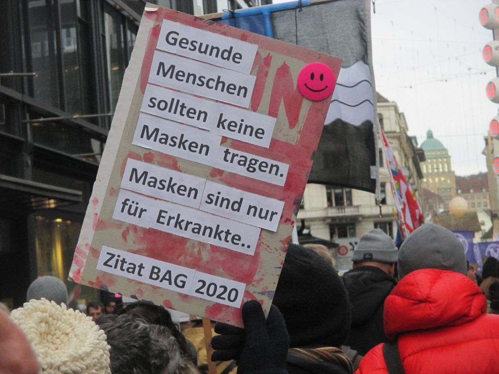 Demo in Zürich 8.1.2022 11: Masken sind nur für
Erkrankte, hat das BAG schon 2020 gesagt:
"Gesunde Menschen sollten keine Masken tragen.
Masken sind nur für Erkrankte.. Zitat BAG 2020" Demo in Zürich 8.1.2022 11: Masken sind nur für
Erkrankte, hat das BAG schon 2020 gesagt:
"Gesunde Menschen sollten keine Masken tragen.
Masken sind nur für Erkrankte.. Zitat BAG 2020"