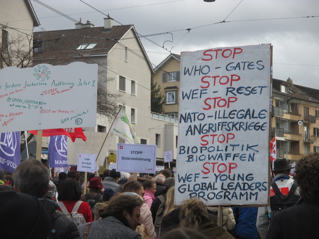 Demo �rlikon
                  19.2.2022 08: Plakat "Stop WHO - Gates - WEF -
                  Reset - NATO - illegale Angriffskriege - Biopolitik,
                  Biowaffen, WEF - young global leaders program"