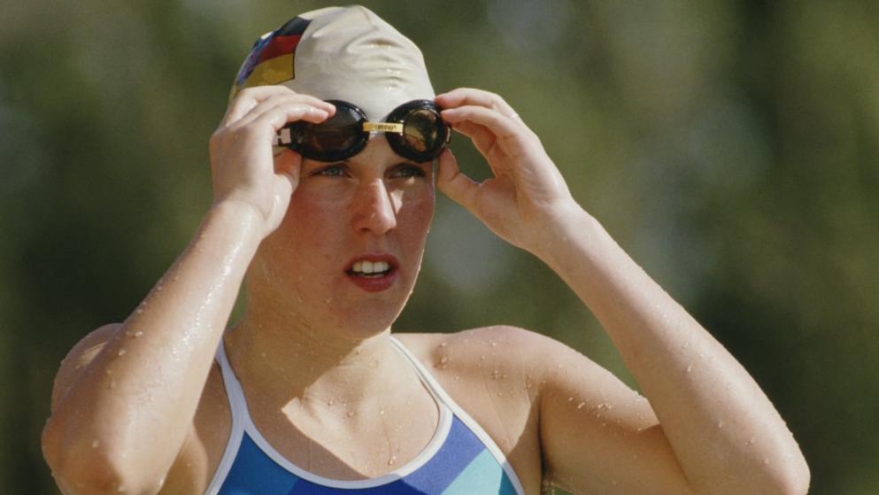 Verdacht GENimpfmord 4R am 3.3.2022:
                    Schwimm-Olympiasiegerin Kathleen Feldvoss mit 56
                    gestorben: Schwimm-Olympiasiegerin Kathleen Feldvoss
                    (56) ist nach längerer Krankheit verstorben