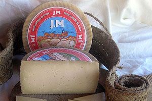 Para reducir reumatismo y cido
                              rico: reducir el consumo de queso viejo
                              (queso viejo es queso con una curacin
                              mnima de 180 das).