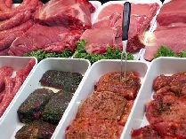 Meat spiced (foreground) and raw
                        (background)