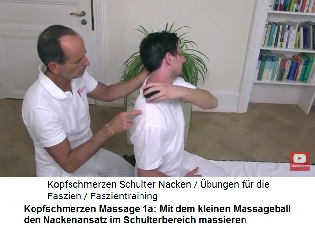 Kopfschmerzen Video 1 Massage 1a: Mit dem
                          kleinen Massageball wird der Nackenansatz an
                          der Schulter massiert