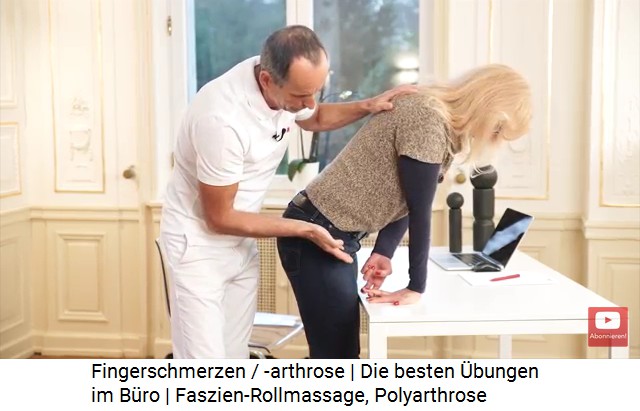 �bung 1 gegen Fingerschmerzen am Tisch: Der
                  Arm ist um 180 Grad verdreht, die Hand ist r�ckw�rts
                  aufgelegt und der Finger mit Schmerzen wird noch
                  angehoben