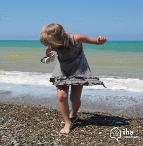 Ein
                      Kiesstrand ist wie eine Fussreflexzonenmassage