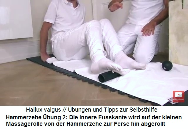 Hammerzehe (Hallux valgus) �bung 2: Die
                        innere Fusskante wird auf der kleinen
                        Massagerolle langsam von der Hammerzehe zur
                        Ferse hin abgerollt