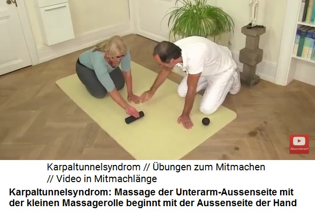Massage gegen
                  Karpaltunnelsyndrom 3a: Die Aussenhand des betroffenen
                  Arms wird auf die kleine Massagerolle gelegt
