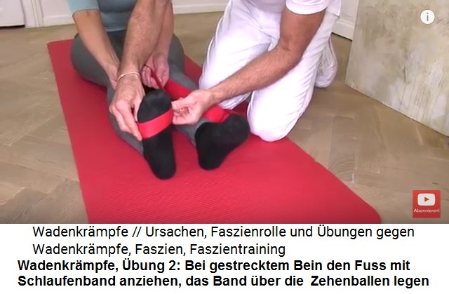 Wadenkr�mpfe �bung 2:
                      Bein strecken und den Fuss mit einem Schlaufenband
                      anziehen 01