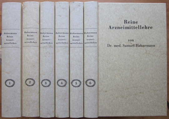 Buch von Hahnemann
                "Arzneimittellehre" 6 B�nde