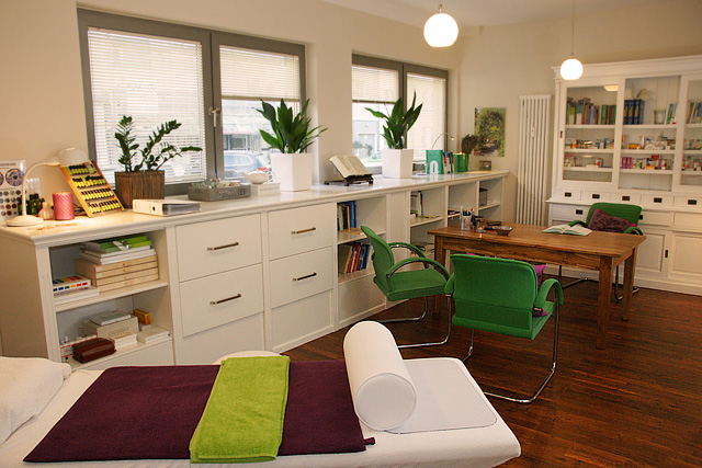 Naturheilpraxis
              Ulrike Mergen in Dortmund, Deutschland, Behandlungszimmer