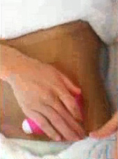 Masaje contra dolor menstrual estimulando y
                    relajando la matriz y los �rganos vecinos con un
                    roller 02