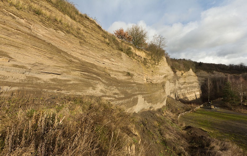 Bims+Tuffsteinwand in Mendig in der
                Eifel, Deutschland