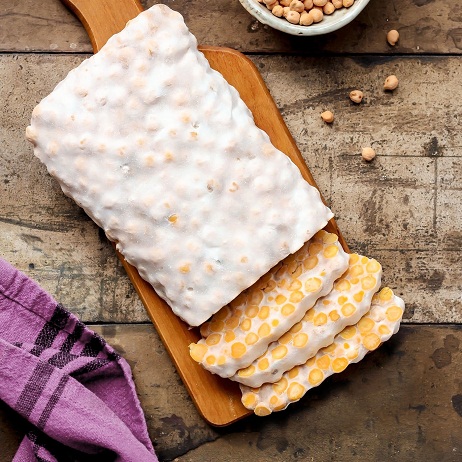 Tempeh auf
                                        dem Schneidebrett