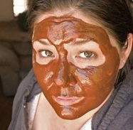 Arcilla roja
                  con una m�scara