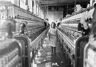 Kinderarbeit in einer Webfabrik in South
                        Carolina USA, 1908