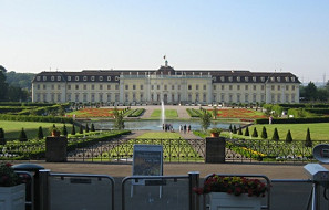Der Adel hatte nie ein Wohnungsproblem.
                            Beispiel: Schloss Ludwigsburg