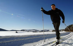 Langlauf [4] ist dann ungef�hrlich, wenn
                          sich die Piste weit weg von grossen Bergh�ngen
                          befindet