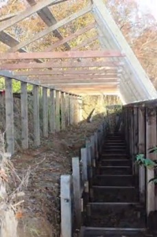 Hier sieht man die
                              Dachkonstruktion von unten