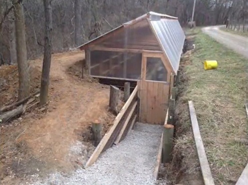 Die Rampe f�r den
                                grossen Eingang ist fertig