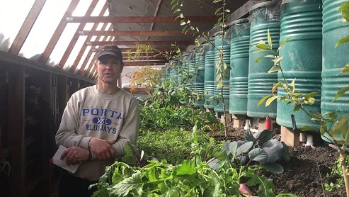 Video 2:
                                Farmer im Walipini-Grubentreibhaus