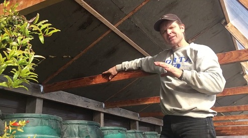 Die Nordseite des Daches
                                ist schwarz